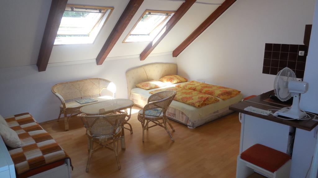 Vadásztanya Apartmanházak Siófok Esterno foto
