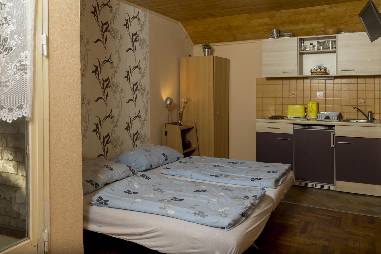 Vadásztanya Apartmanházak Siófok Esterno foto