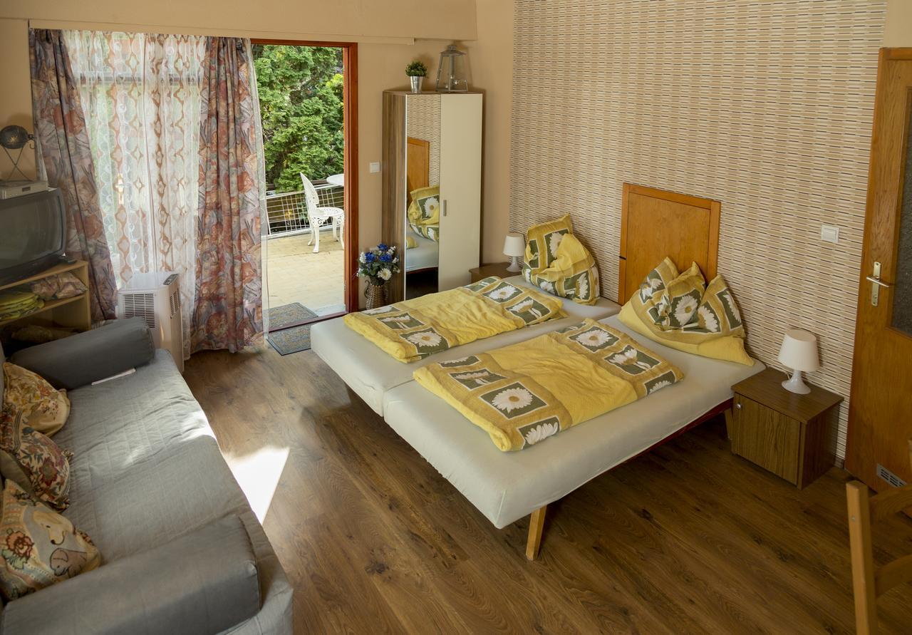 Vadásztanya Apartmanházak Siófok Esterno foto